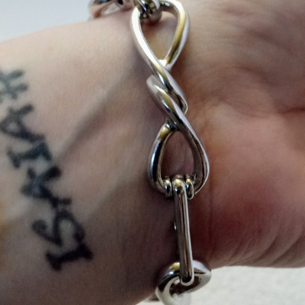 Vintage Avon Silvertone Infinity Knot Panel Bracelet 8 in - Picture 9 of 9